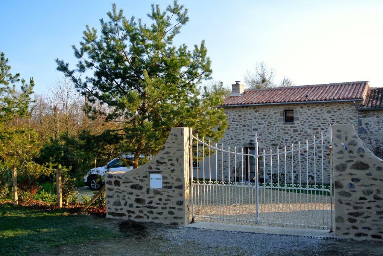 Les Epis Du Vent Bed and Breakfast Adilly Εξωτερικό φωτογραφία